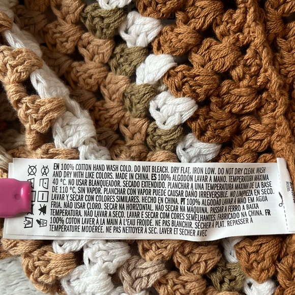 Crocheted Cropped tank top. Button down. NEW WITH TAGS INCLUSION XTRA BUTTON - Picture 5 of 7